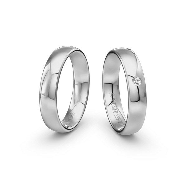 Klassiske Siersbøl vielsesringe i 14 karat hvidguld med 0,02 ct diamant fra Siersbøl Wedding – blanke, ovale ringe, 4 mm brede.